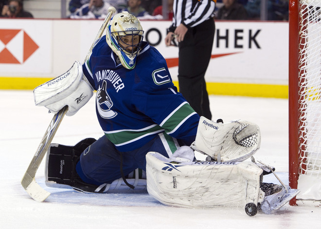 Roberto Luongo is the to player in the pool after two rounds.
